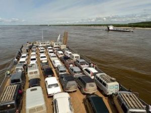 На переправе Кангалассы-Арыы-Тиит начал курсировать паром