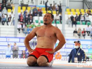 «Хорошо бы войти в тройку призёров»: обладатель чемпионского пояса Николай Николаев — о Sakha arena