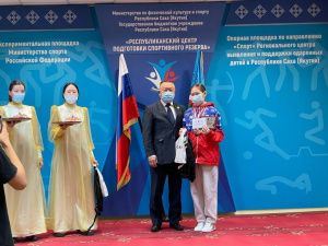 Вручены Гранты для одаренных и талантливых детей республики в сфере спорта