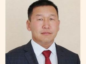 Хангаласскому главе напомнили, что туалеты нужнее золотых часов