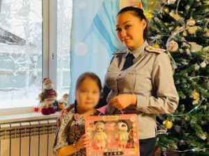 Сотрудники уголовно-исполнительной инспекции присоединились к акции «Новый год в каждый дом»