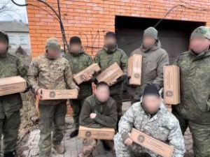 Бойцы из Якутии получают новогодние подарки