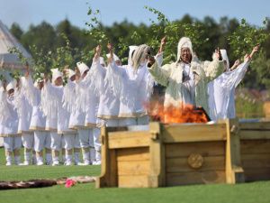 Айсен Николаев поздравил жителей Верхневилюйского улуса с Ысыахом