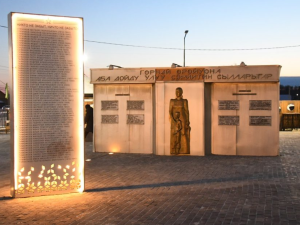 В селе Бердигестях открыли обновленную площадь Победы