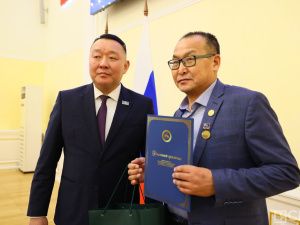 Работников жилищно-коммунального хозяйства и энергетики наградили в Якутии