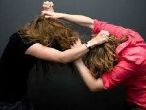 Жительница Якутии позвала возлюбленного своей подруги на романтический ужин и пострадала от побоев