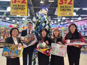 Минздрав республики исполнил новогодние желания нескольких юных якутян