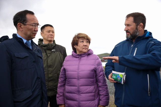 Глава Якутии поставил задачу в кратчайшее время очистить затонувшее судно «Днепр» от нефтепродуктов