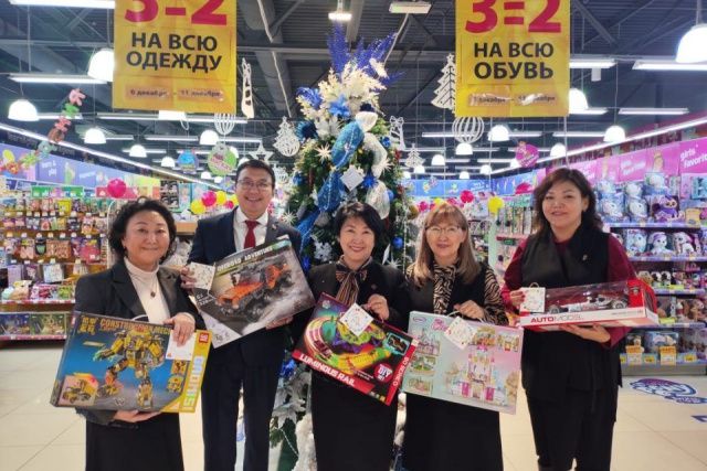 Минздрав республики исполнил новогодние желания нескольких юных якутян