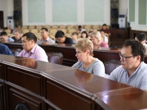 Сардана Авксентьева провела совещание штаба по подготовке к отопительному сезону