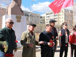 Коммунисты Якутии: Нет — глумлению над памятником Карлу Марксу и одноименным сквером! 