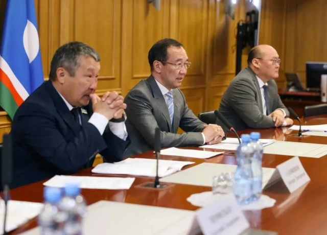 Айсен Николаев потребовал усилить устранение нарушений правил пожарной безопасности в населённых пунктах Якутии