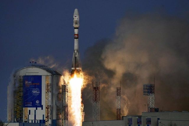 Ракету "Союз-2.1б" с военным спутником запуcтили с космодрома Плесецк