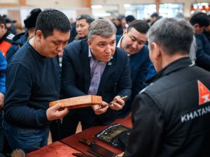 Денис Белозеров посетил выставку кузнецов Якутии «Дархан Уус - 2019»