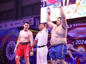 Якутский мас-рестлер Евгений Попов впервые стал абсолютным чемпионом мира