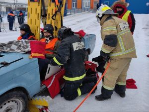 В Якутске проходят соревнования по проведению аварийно-спасательных работ при ДТП