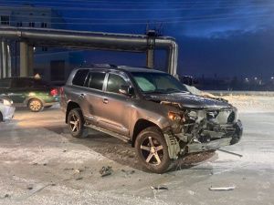 В Якутске на Окружном шоссе произошло ДТП с пострадавшим