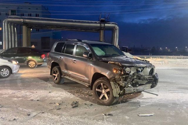 В Якутске на Окружном шоссе произошло ДТП с пострадавшим