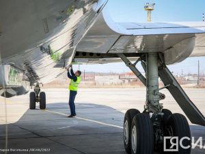 Самолет, летевший из Новосибирска в Нерюнгри, вернулся в аэропорт из-за постороннего шума