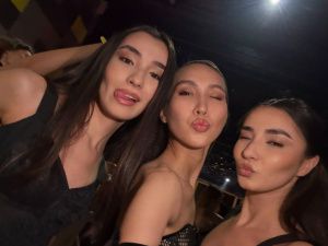 Айыына Пудова в Дубае на Fashion Factor вместе с моделями из Казахстана