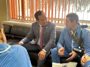 Айсен Николаев навестил якутских бойцов в главном военном госпитале