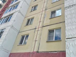 Дежурный прокурор: В Якутске в результате падения с шестого этажа погиб 20-летний парень