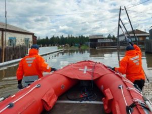В Верхоянском районе вода уходит, но подтопления еще сохраняются