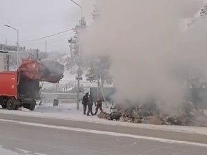В Якутске загорелся мусор в мусоровозе
