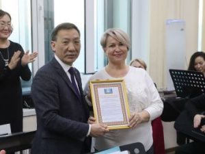 Афанасий Ноев поздравил Наталью Базалеву с 65-летним юбилеем 