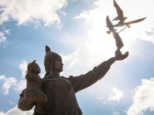 Айсен Николаев поздравляет с Днем Матери в Якутии