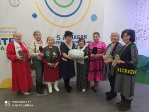 «Серебряные» волонтеры Чурапчинского района изготовили блиндажные свечи для бойцов СВО