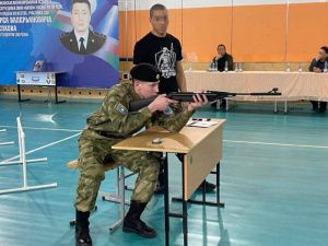 В Якутске прошла военизированная эстафета памяти омоновца Андрея Ощепкова