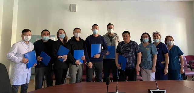 Новорожденным детям Якутии впервые вручили генетические паспорта