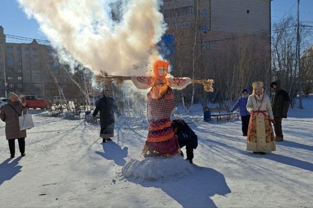 В Доме дружбы народов в Якутске ярко отметили Масленицу