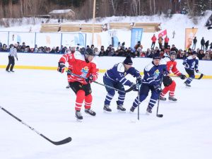 Зрелищной ничьей завершился матч звёзд мирового хоккея с якутской командой у Ленских столбов