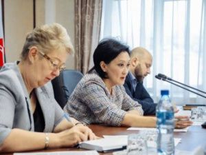 Глава Якутска порекомендовала руководителям предприятий чаще заглядывать в соцсети