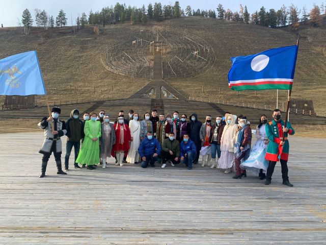 Фотофакт: в Хангаласском улусе прошел автопробег, приуроченный ко Дню Государственности Якутии