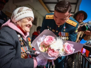 Участницу Великой Отечественной войны поздравили с наступающим Днём Победы