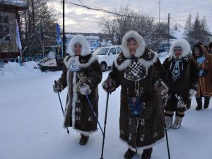 Фото: шествие в национальных костюмах в Оленекском районе в День оленевода