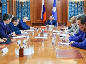 Айсен Николаев поручил проверить колл-центры и МФЦ, которые оказывают консультации военнослужащим и их семьям