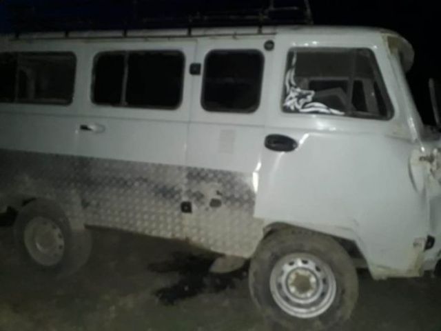 В Якутии опрокинулся микроавтобус: водитель получил тяжелую травму