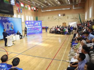 Глава Якутии вручил спортивным федерациям республики по 1 млн рублей