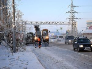 В праздник на уборку: Владимир Федоров поработал снегоуборщиком 23 февраля