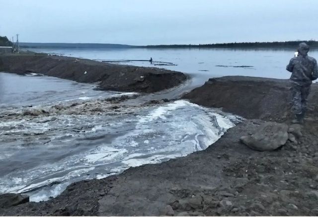 В Якутии чёрная вода подтопила четыре села