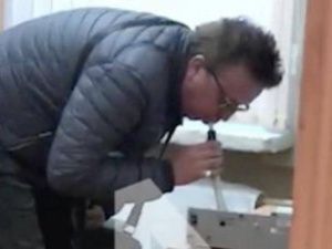 Певец Рома Жуков устроил дебош в аэропорту Нерюнгри