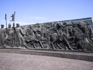 Глава Якутии возложил цветы к монументу защитникам Отечества в Астане