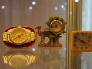 Открылась выставка Эльвиры Семеновой «В мире часов»