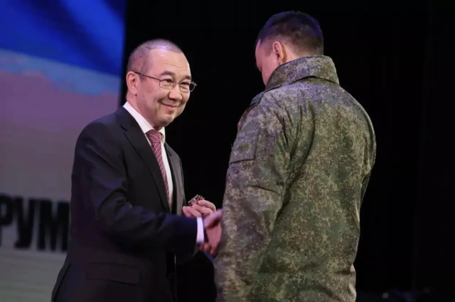 Айсен Николаев задал моду на лысину?