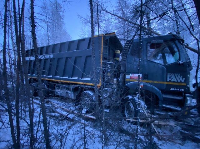 В Якутии пассажир самосвала получил тяжелые травмы