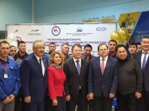 Алексей Стручков поздравил с началом работы II Форума «Рынок труда и национальная система квалификаций в РС(Я)»   